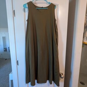 Uniqlo Sleeveless Maxi Dress in Olive